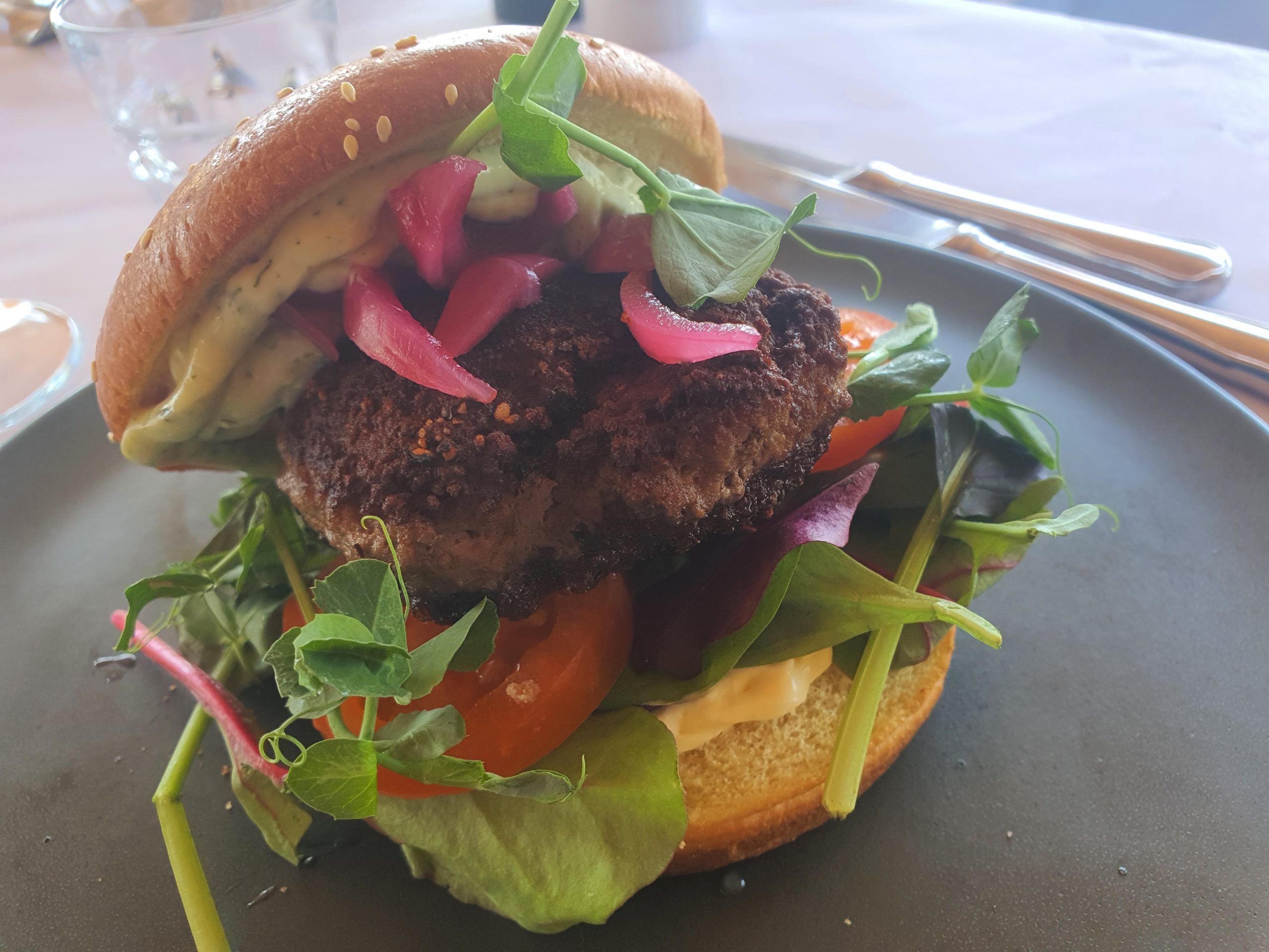 lækker hjemmelavet burger